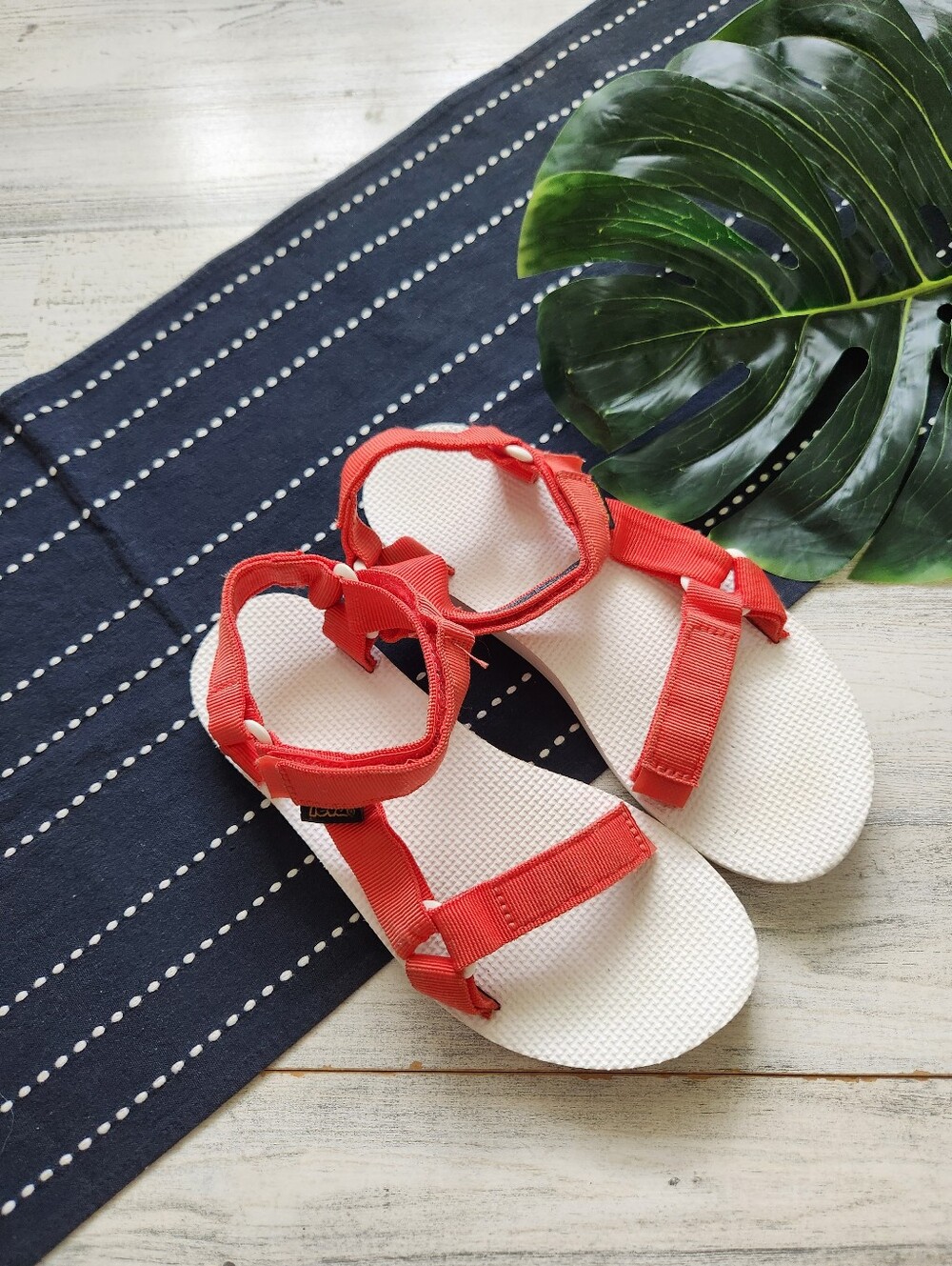Teva Original Universal Sandal Outdoor Sport Shoe Red White Size 7
